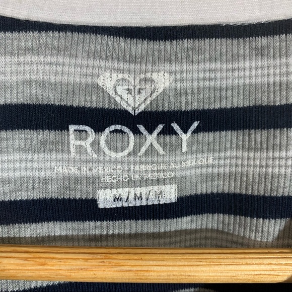 ROXY Y2K STYLE POLO CROP TOP. BLUE AND GRAY STRIPE. SHORT SLEEVE. SIZE MEDIUM. - Picture 5 of 7